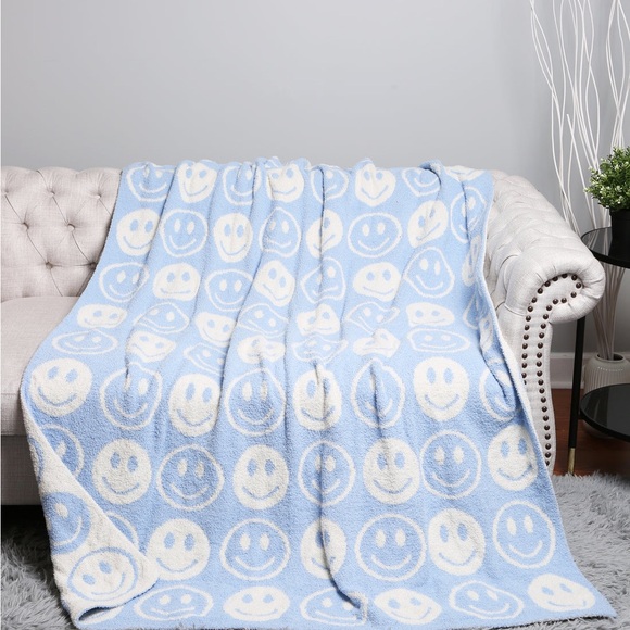 * NEW ARRIVAL * Smiley Face Blanket - BLUE - Picture 1 of 3